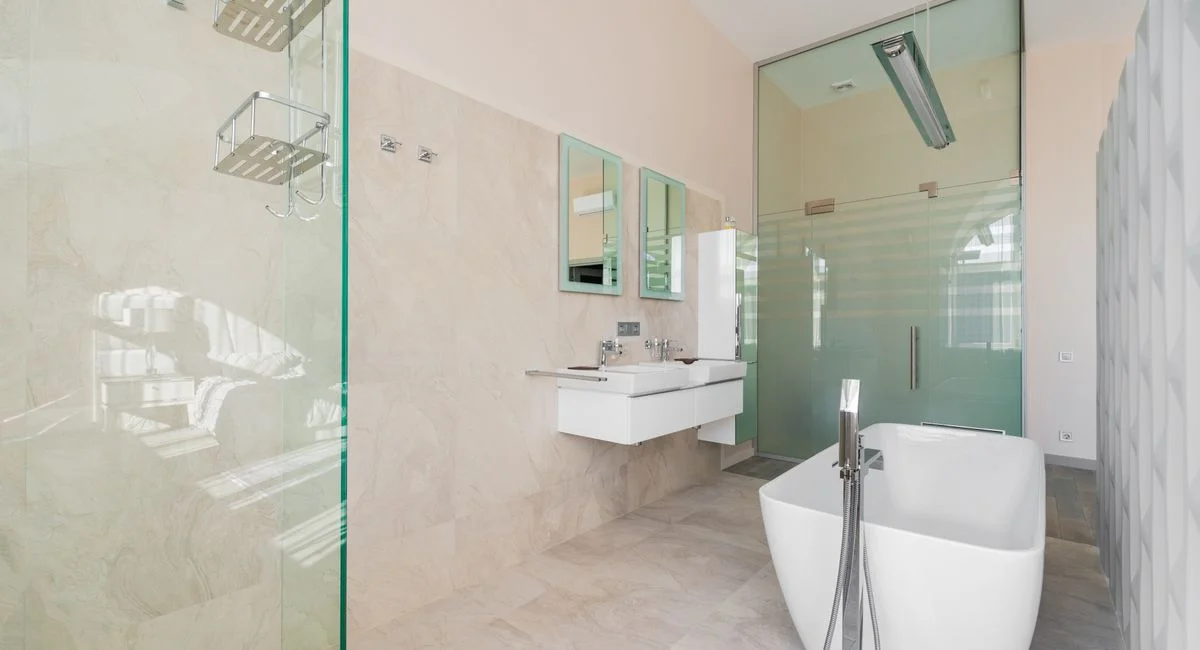 Illustration, Badezimmer renovieren Schritt für Schritt
